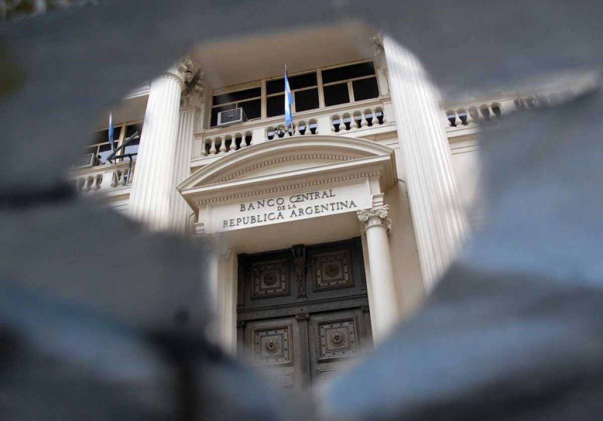Las reservas cayeron a un nuevo mínimo en 17 años, a pocos días de las PASO
