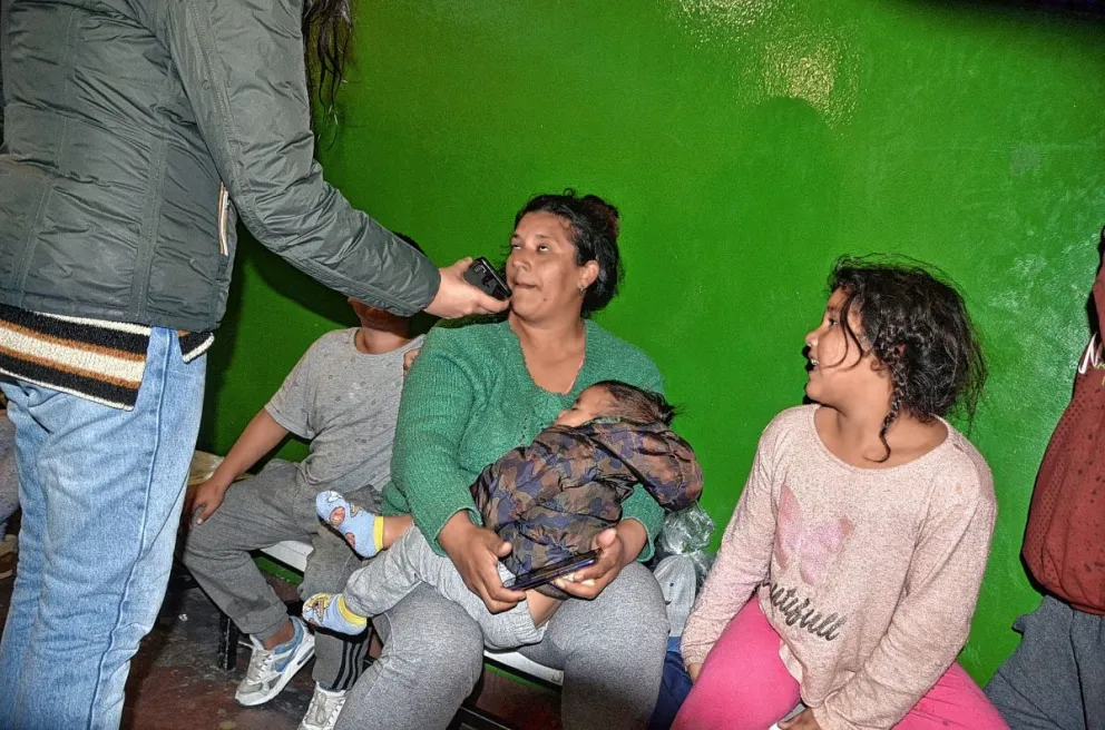 “Me vine con una mano atrás y otra adelante, no tengo nada y lo poco que tenía lo perdimos”