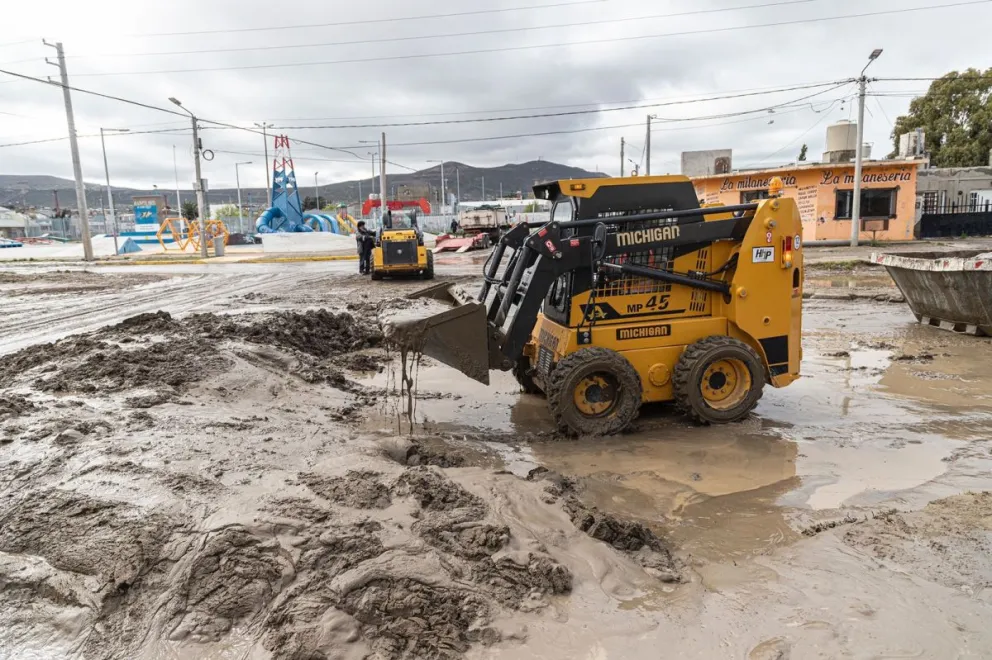 Continúa el intenso trabajo de remediación en barrios afectados