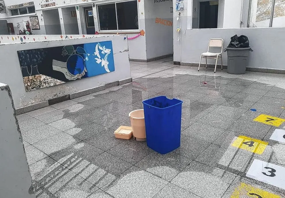 Se suspenden las clases en la Escuela de Arte por “filtraciones de agua y riesgo eléctrico en el edificio”