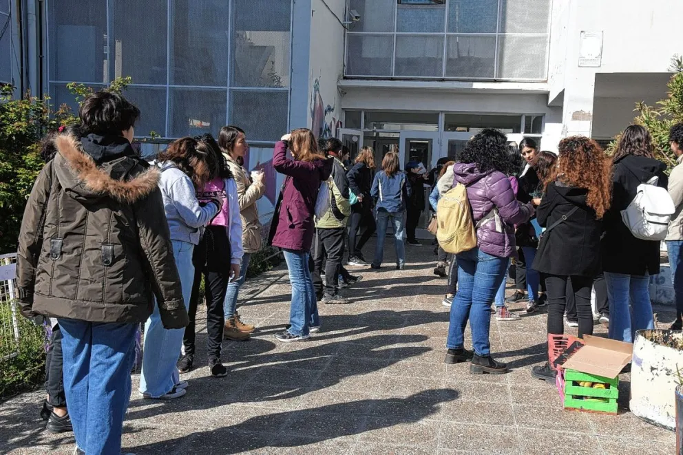 Ante las soluciones “parciales” al problema edilicio  habrá clases públicas en la Escuela Nº 746