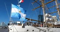 La Fragata Libertad quedó varada por un paro de remolcadores y no puede arribar al puerto de Buenos Aires