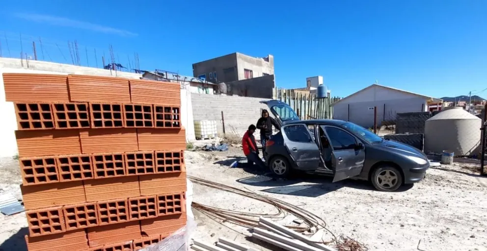 Robaba materiales de construcción junto a su hijo de 14 años y fue detenido