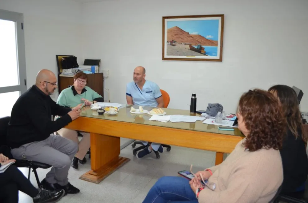 La ministra Monasterolo estuvo en Comodoro y visitó los dos hospitales públicos