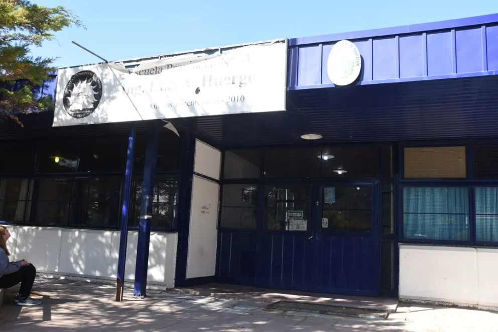 Robaron dos CPU, dos impresoras y un monitor en la Escuela Nº 43 además de provocar destrozos