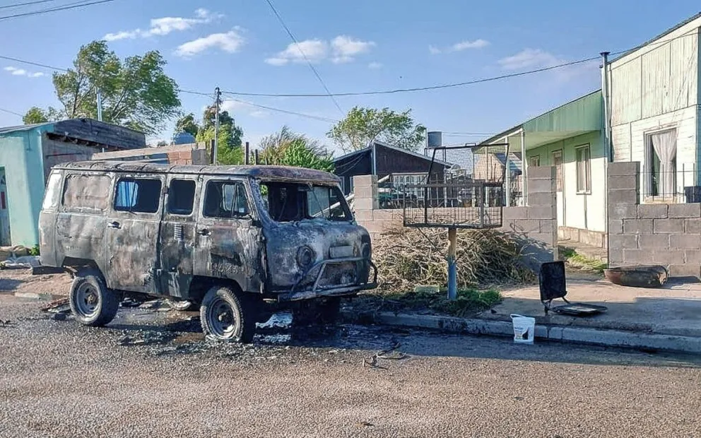 Un mecánico en grave estado tras incendiarse un Jeep en el que trabajaba
