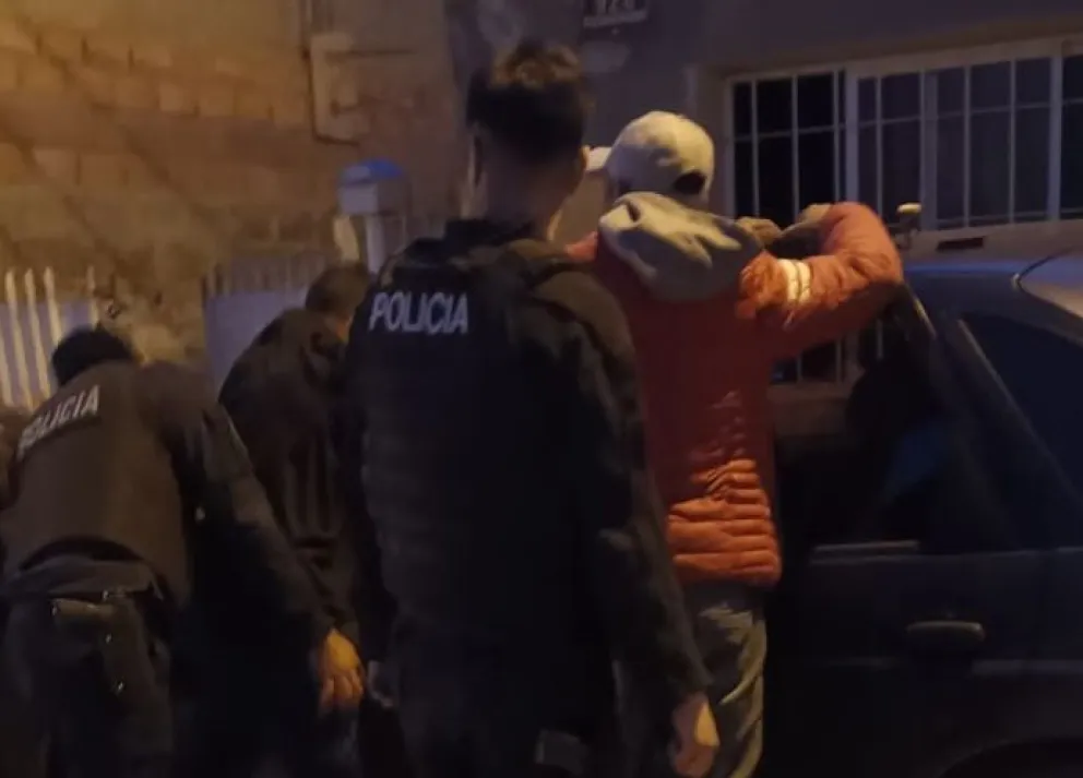 Detuvieron a tres personas por "colgarse" del servicio de energía eléctrica