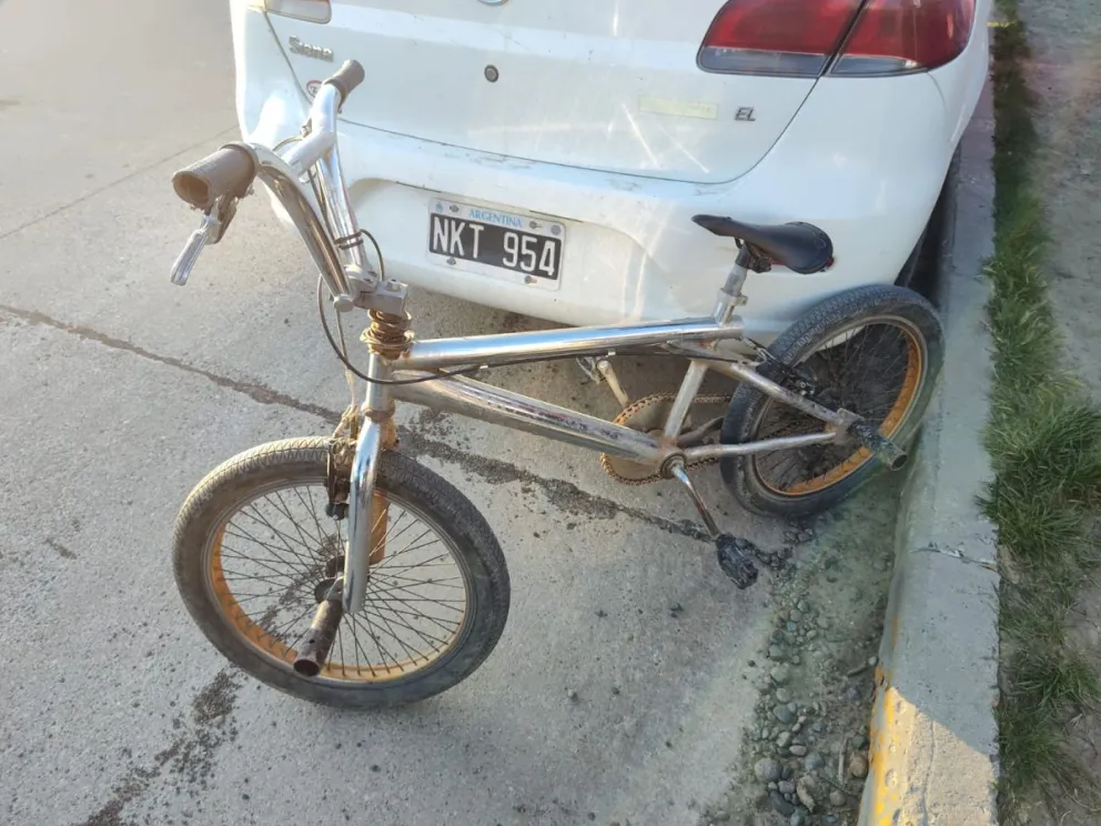 Un ciclista fue embestido por un camión