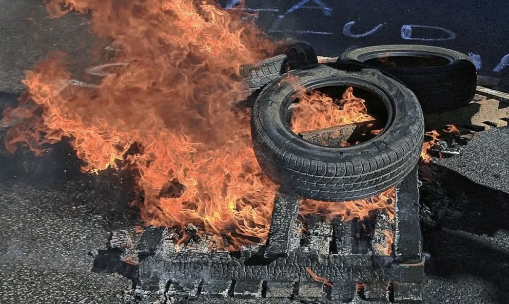 Gomas en llamas, un nuevo conflicto que el Gobierno no vio venir
