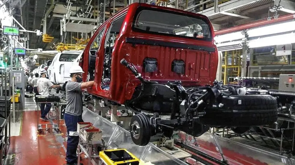 Toyota se suma a Ford y suspende su producción por la escasez de neumáticos