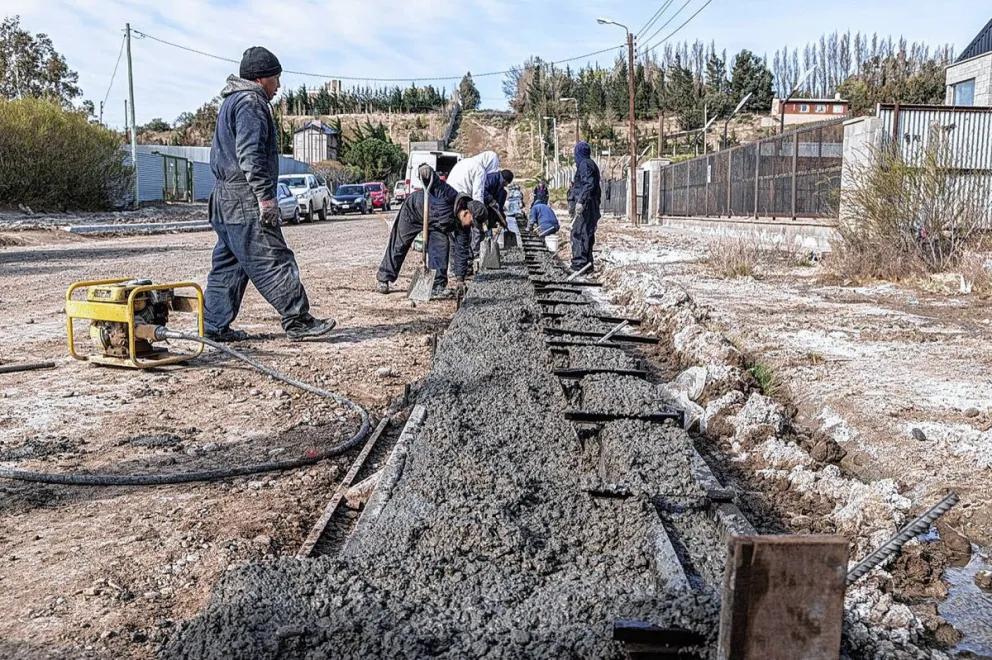 Iniciaron las tareas de la histórica pavimentación en el Cordón Forestal