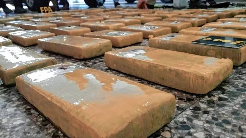 Tres detenidos y aproximadamente diez kilos de cocaína secuestrados tras un operativo en Tierra del Fuego