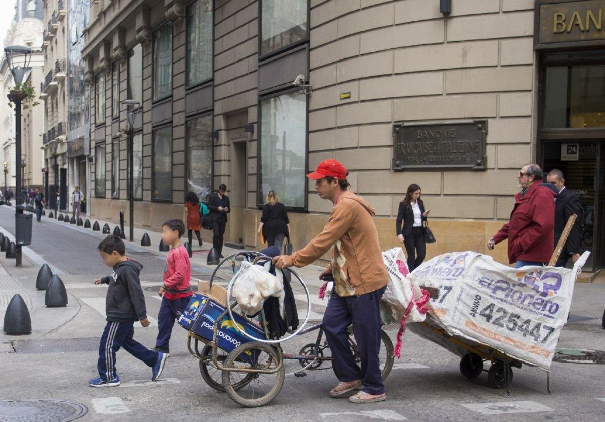 El Gobierno trabaja en un bono para los sectores más vulnerables