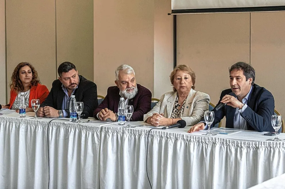 Luque: "Ninguna industria ni comunidad puede desarrollarse fuertemente si no lo hace a través de las universidades”