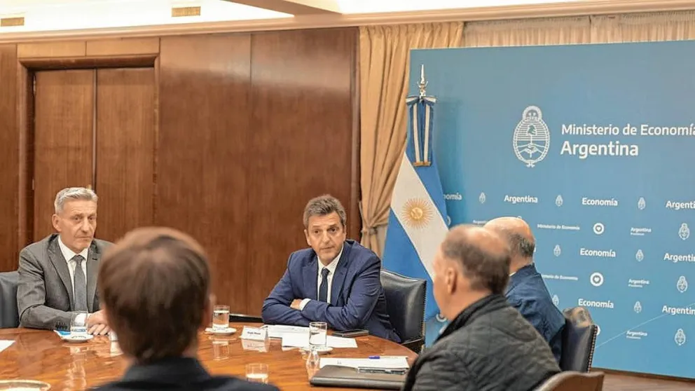 Arcioni y Massa mantuvieron una reunión con representantes del sector de ganadería ovina de Chubut 