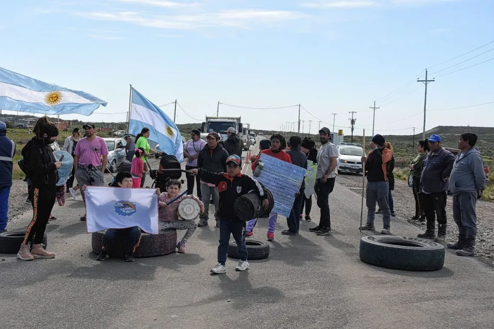 Familias que residen en la zona de El Faro cortaron la ruta creyendo que serían desalojados