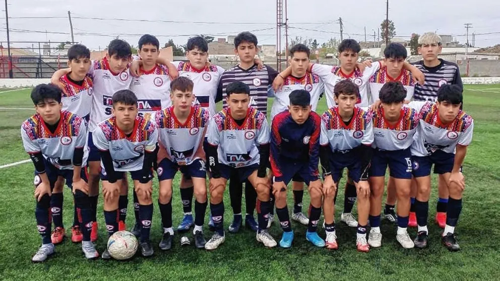 Las formativas juegan semifinales esta noche en Caleta Córdova
