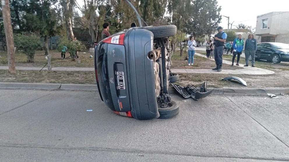 Conductor alcoholizado vuelca en la doble trocha a Madryn y termina en el hospital