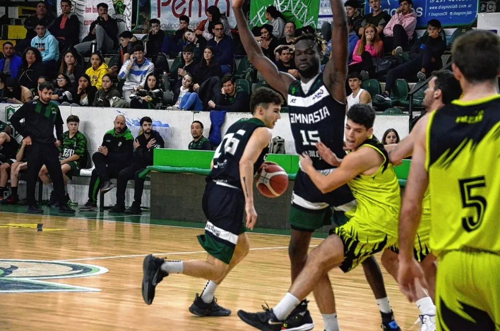 Náutico ganó en el Socios y quedó a un triunfo del título