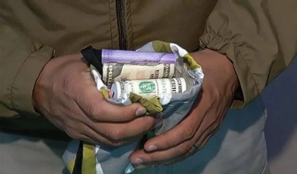 Mendoza: le hicieron el cuento del tío a una jubilada y le robaron 14 mil dólares