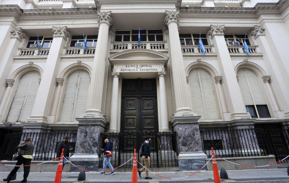 El Banco Central vendió US$ 470 millones esta semana y el dólar Qatar superó los $ 400
