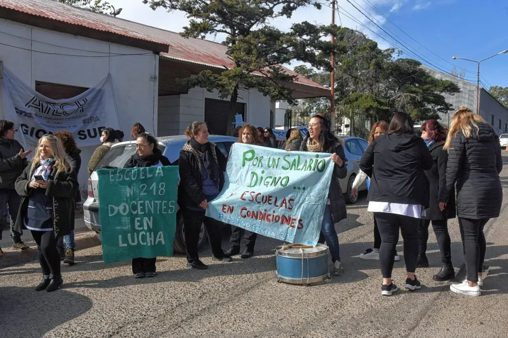 Docentes de las escuelas 44, 104 y 218 continuarán los horarios de clases normales la semana próxima