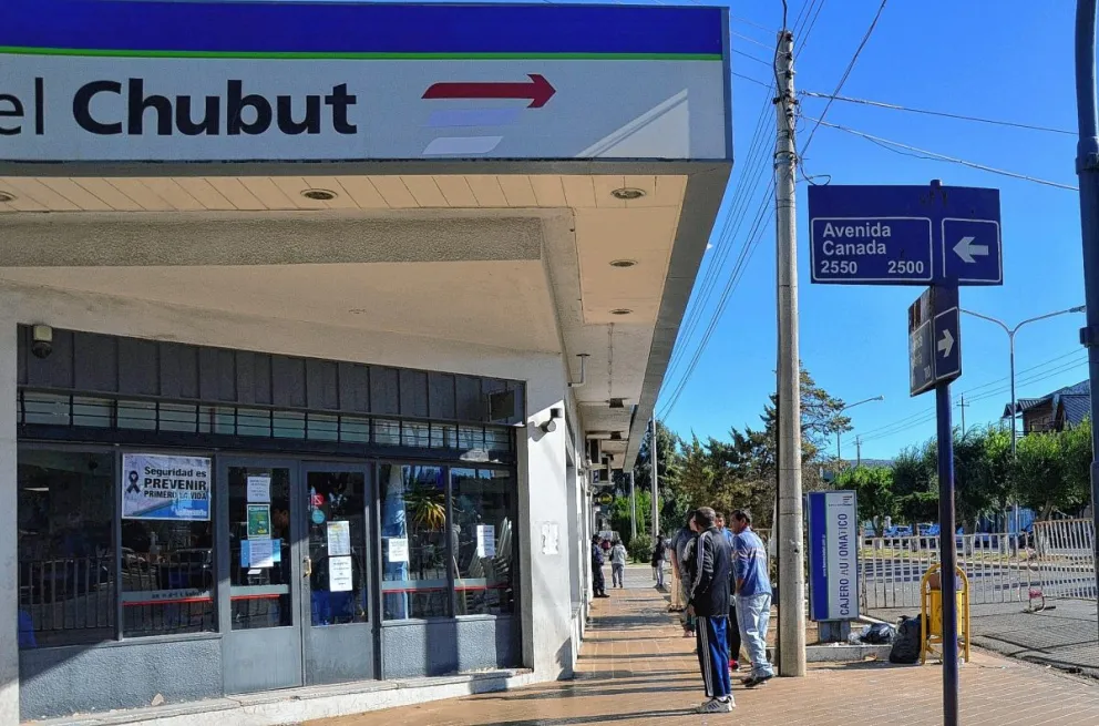 Penosa muerte de un jubilado mientras esperaba ingresar al banco