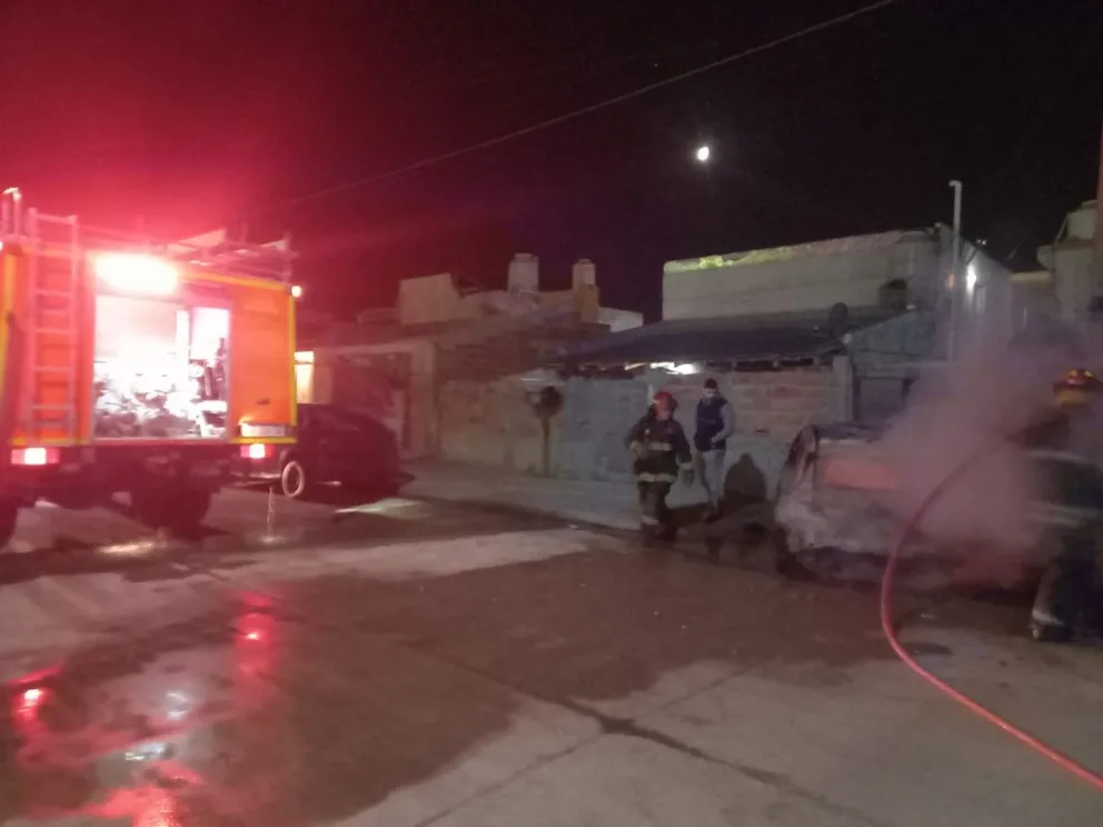 Se incendió un vehículo en barrio Abel Amaya
