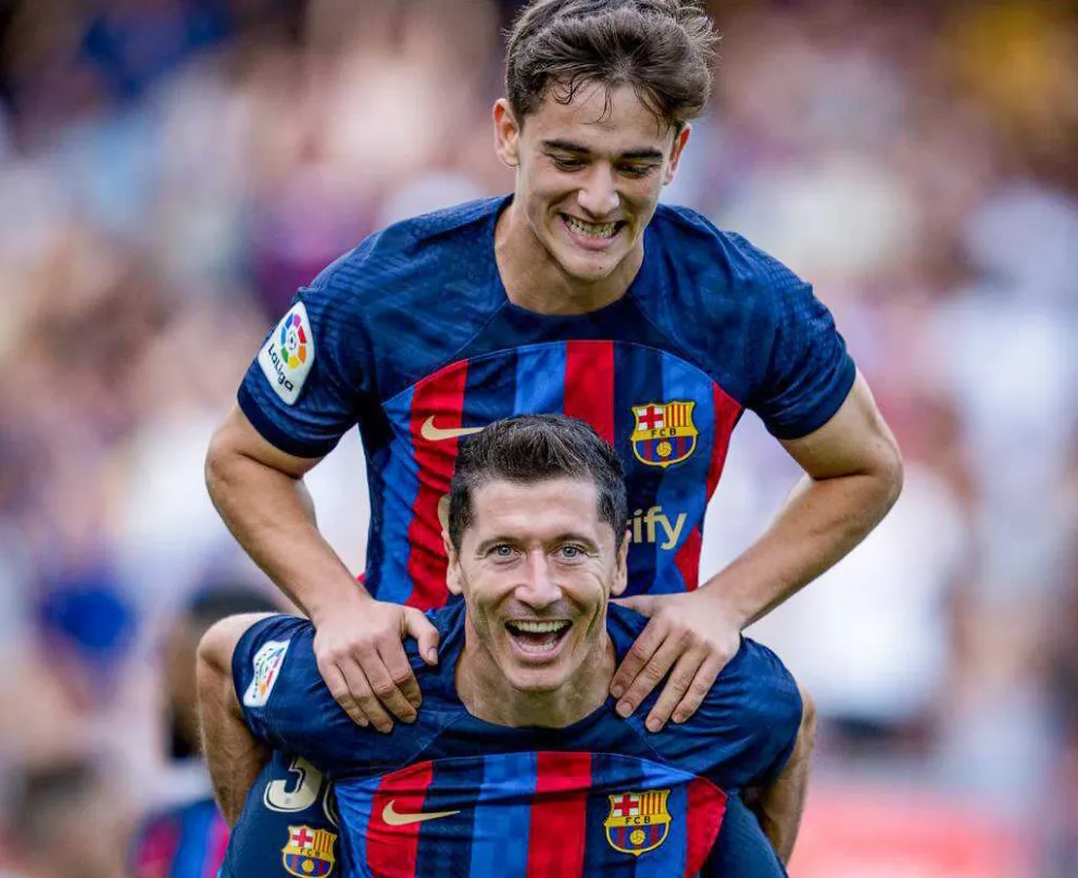 Barcelona goleó y quedó como único líder de la Liga española