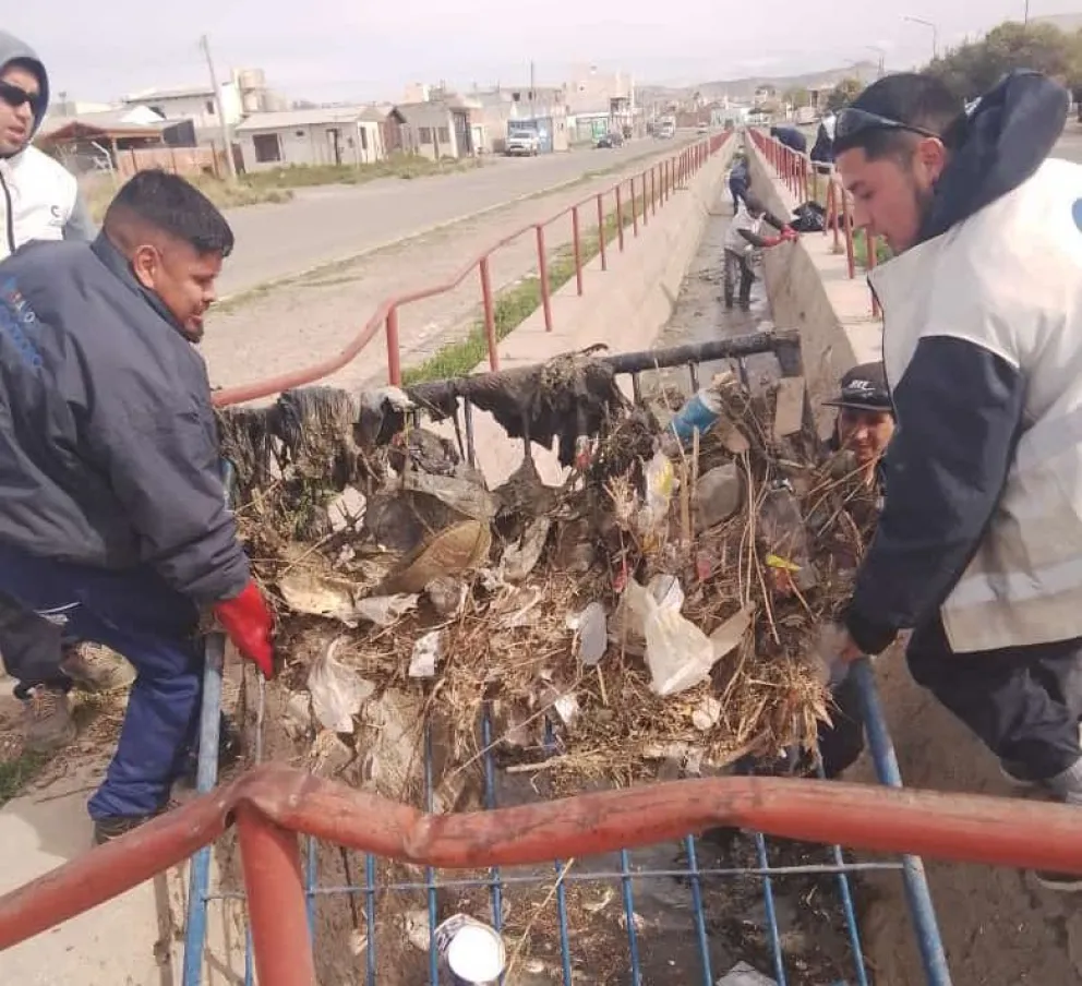El municipio intensificó trabajos de limpieza de pluviales y solicitó a la comunidad a extremar precauciones ante el pronóstico de lluvias