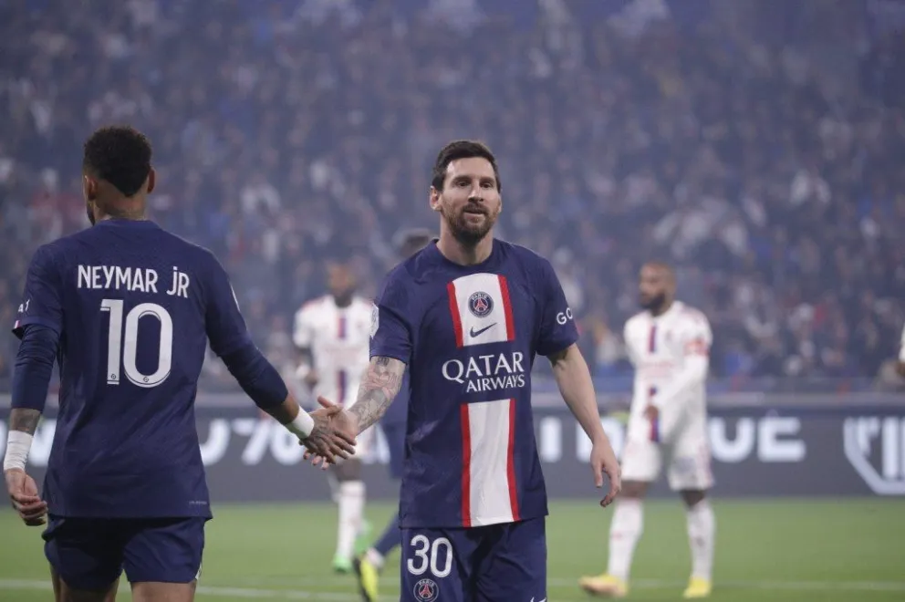 Messi anotó un golazo y el PSG venció al Lyon para ser puntero de la Ligue 1