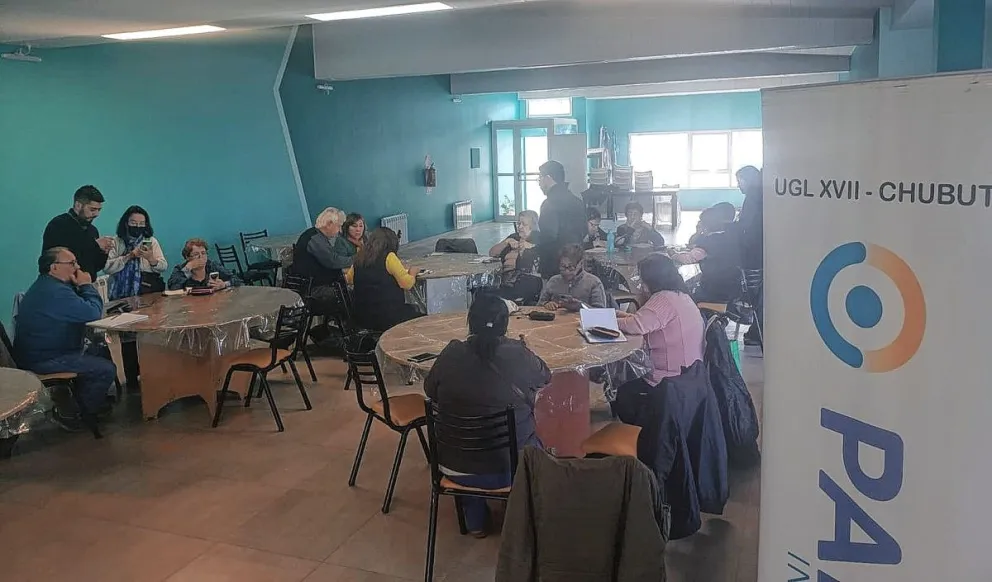 El PAMI ofreció un curso de celulares y dispositivos a jubilados