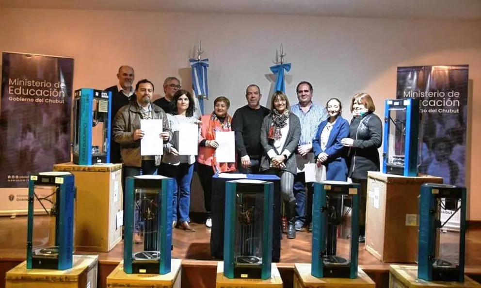 Educación: El Gobierno del Chubut entregó impresoras 3D a 10 escuelas de Nivel Secundario