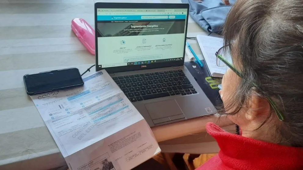 Aumentó la cifra de usuarios que se dieron de baja del subsidio de luz para acceder al dólar oficial