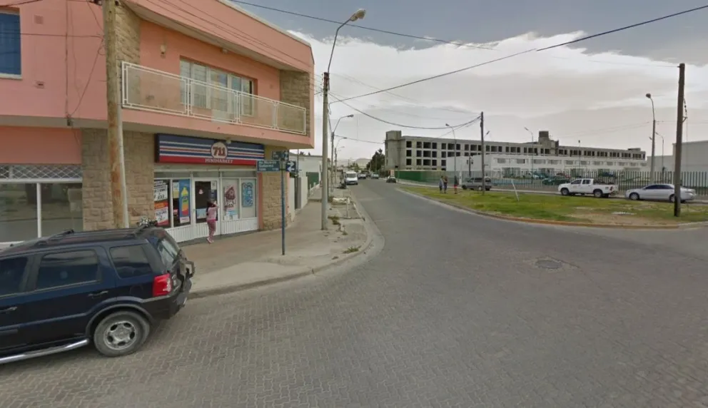 Dos detenidos tras fallido intento de robar camión repartidor de productos comestibles en Km. 5