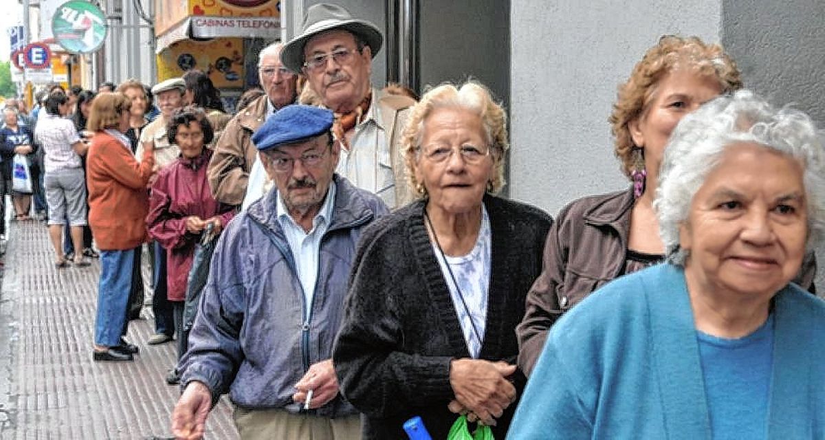 Aumento por movilidad en jubilaciones y pensiones y bono de $10.000 para quienes cobren el haber mínimo