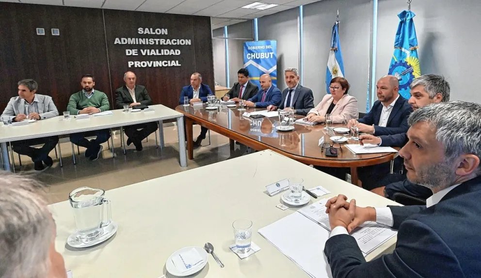 Antes de viajar a Europa, el gobernador le pidió a sus funcionarios profundizar políticas públicas