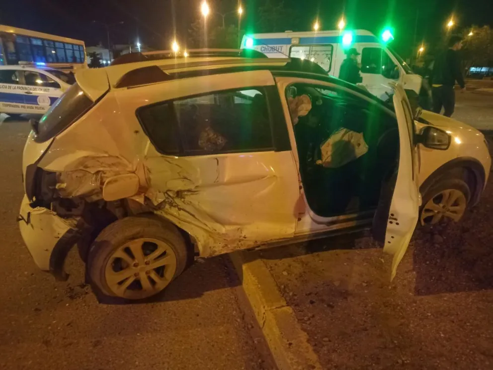 Tres menores fueron trasladados al hospital tras un accidente vehicular