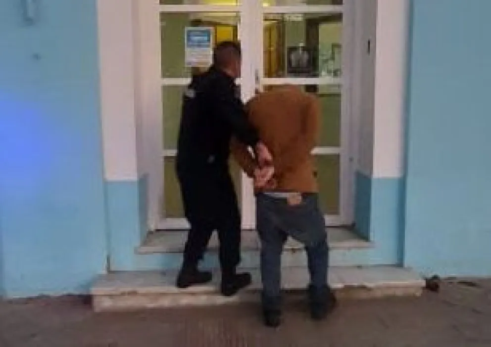 Tenía pedido de captura, lo detuvieron y le secuestraron la camioneta