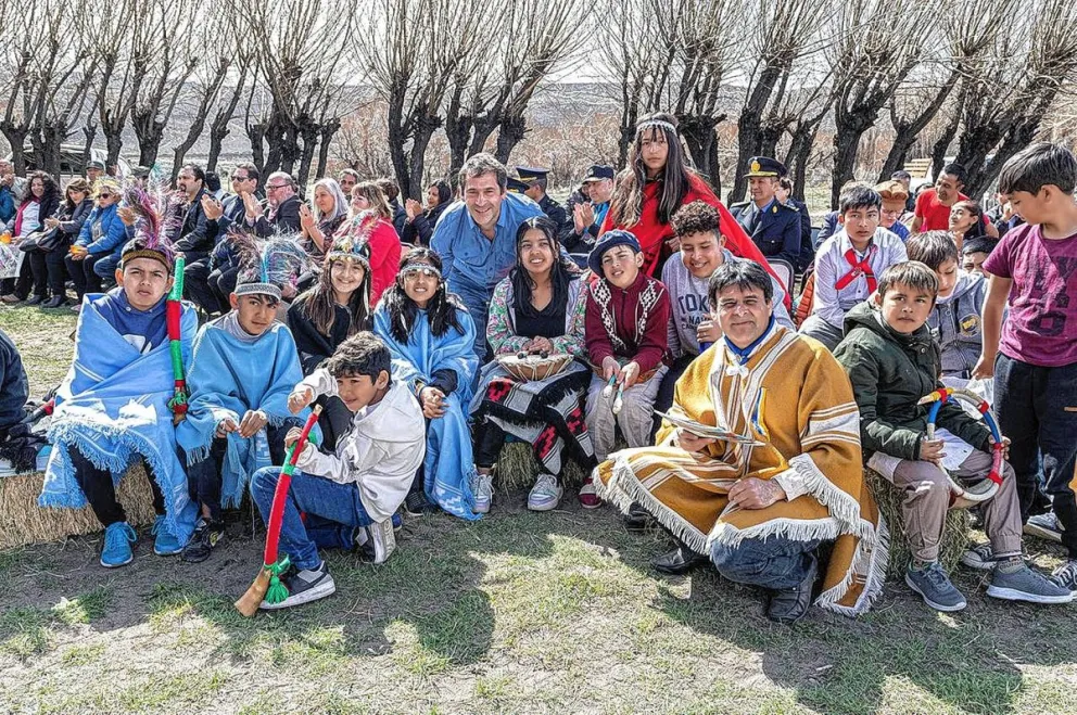 Luque acompañó el centenario de la Escuela de Ricardo Rojas