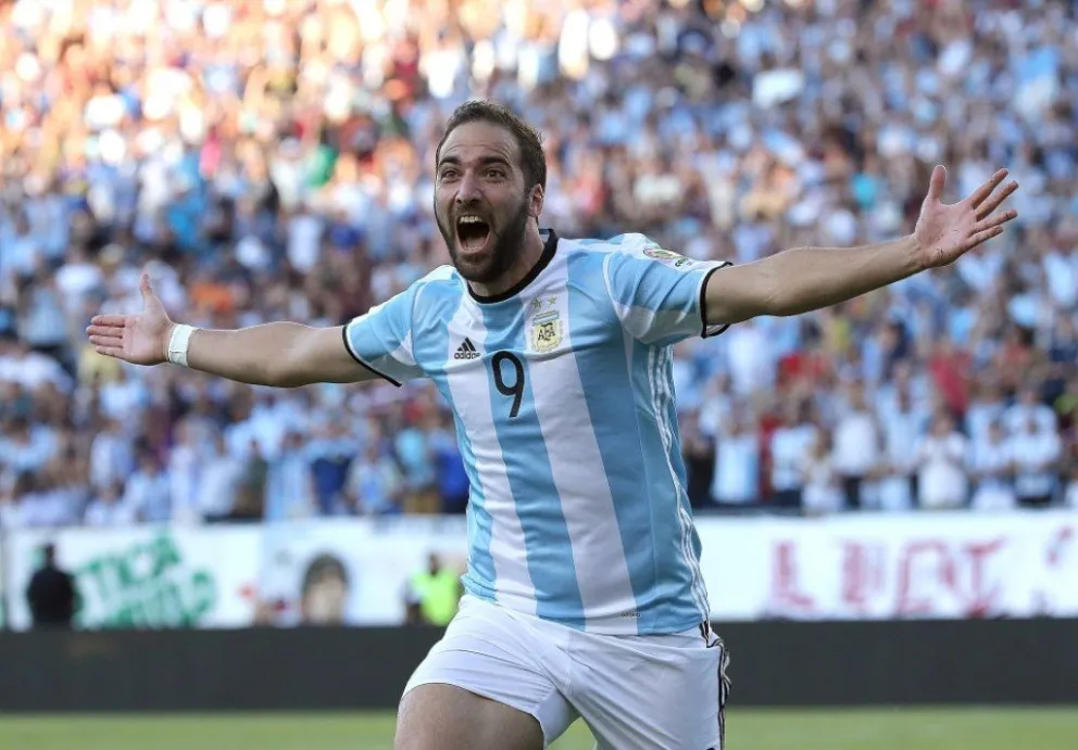 Gonzalo Higuaín anunció su retiro del fútbol
