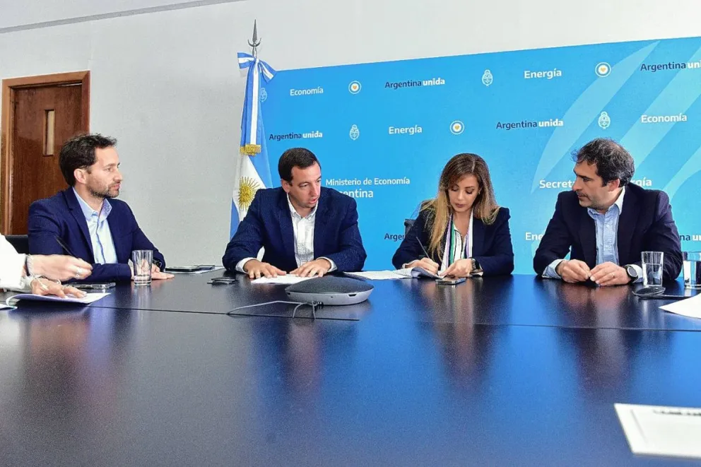 Luque se reunió con la secretaria de Energía de la Nación, Flavia Royón