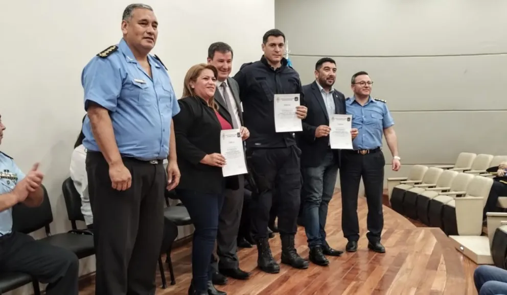 La Policía del Chubut capacitó a efectivos y personal de la Legislatura provincial