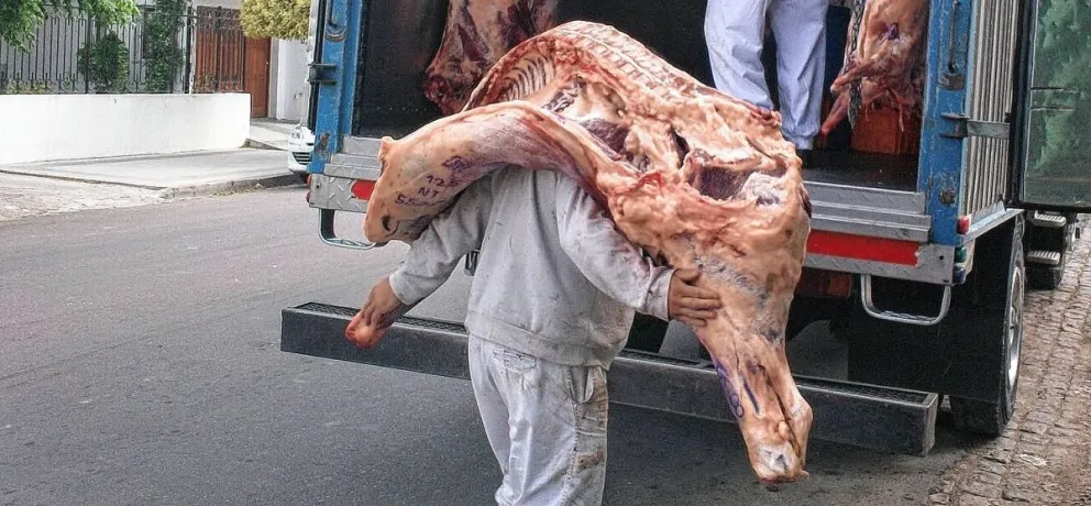 Fin de una era: las carnicerías ya no bajarán “la media res” para la comercialización de la carne