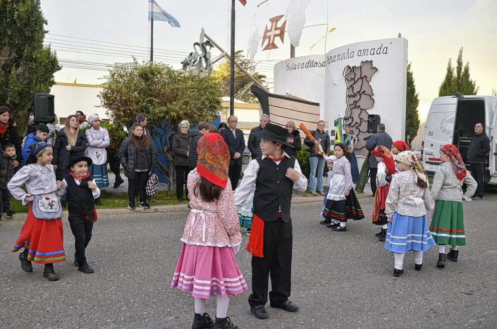 La colectividad lusa celebró el 112 aniversario de la República de Portugal