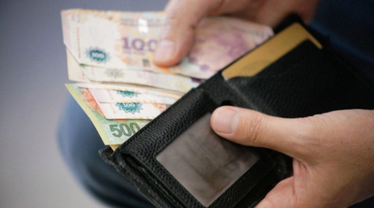 Los salarios registrados volvieron a perder contra la inflación