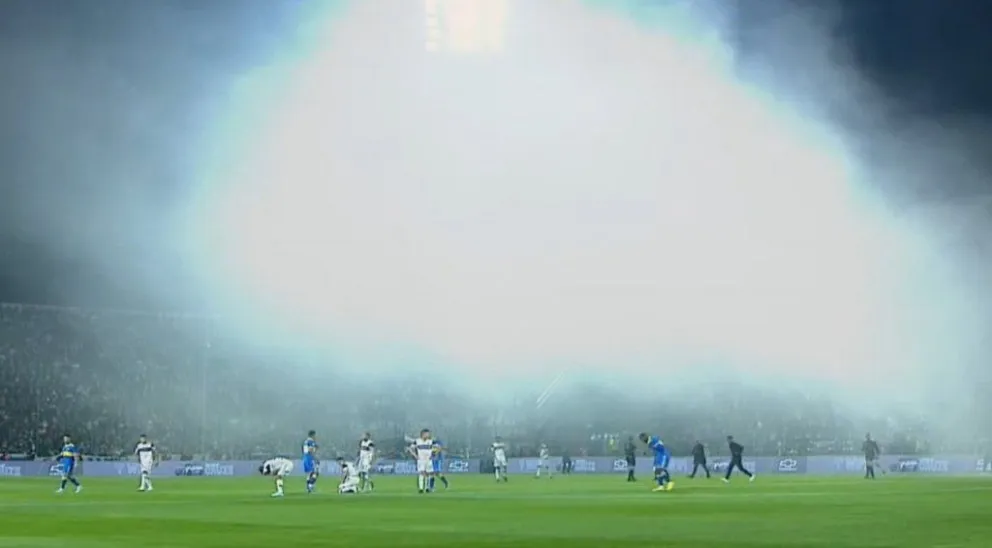 El partido entre Gimnasia y Boca fue suspendido por incidentes en las inmediaciones del estadio