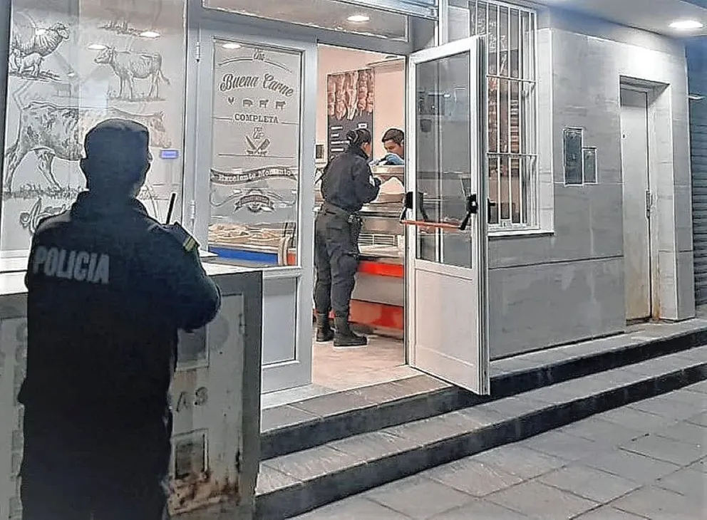 Asaltan con cuchillo y revólver carnicería en barrio de Trelew para robar la recaudación