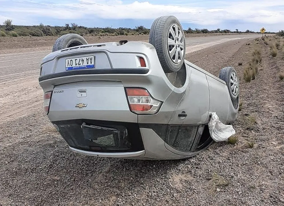 Volcó un auto con turistas de La Plata en la Península