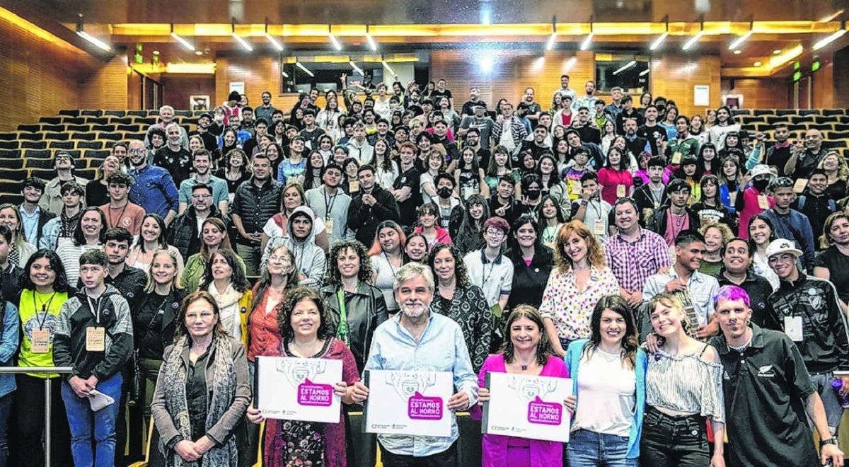 “Estamos al horno” convocó a 130 jóvenes que debatieron sobre crisis climática y crearon un manifiesto colectivo